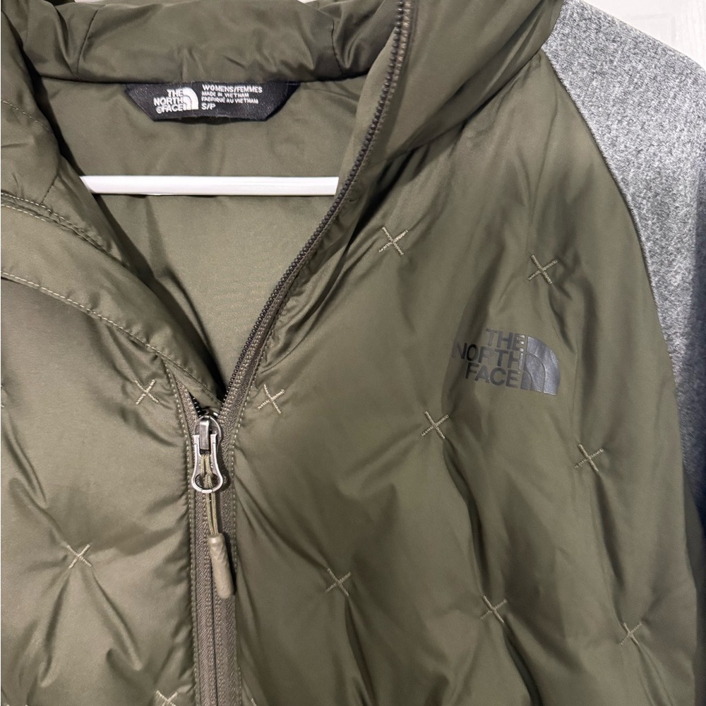 North face goose down Olive Green Quilted Jacket with Gray Sleeves - Picture 2 of 7